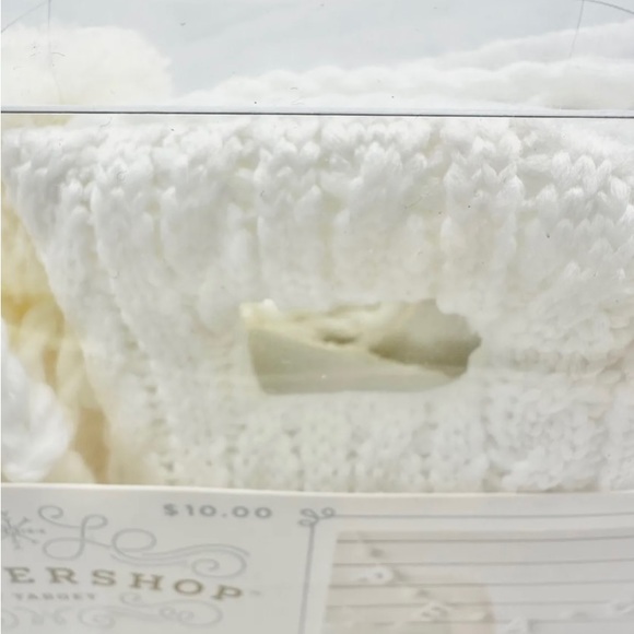 NWT Wonder Shop Banner Peace 6 FT L(1.8 M) White Knit Pom Poms NIB At Target - Picture 3 of 7